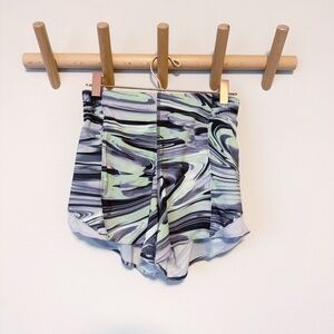 Lululemon  Women's Hotty Hot Short 4" Paint Glide Warp Multi/Chrome